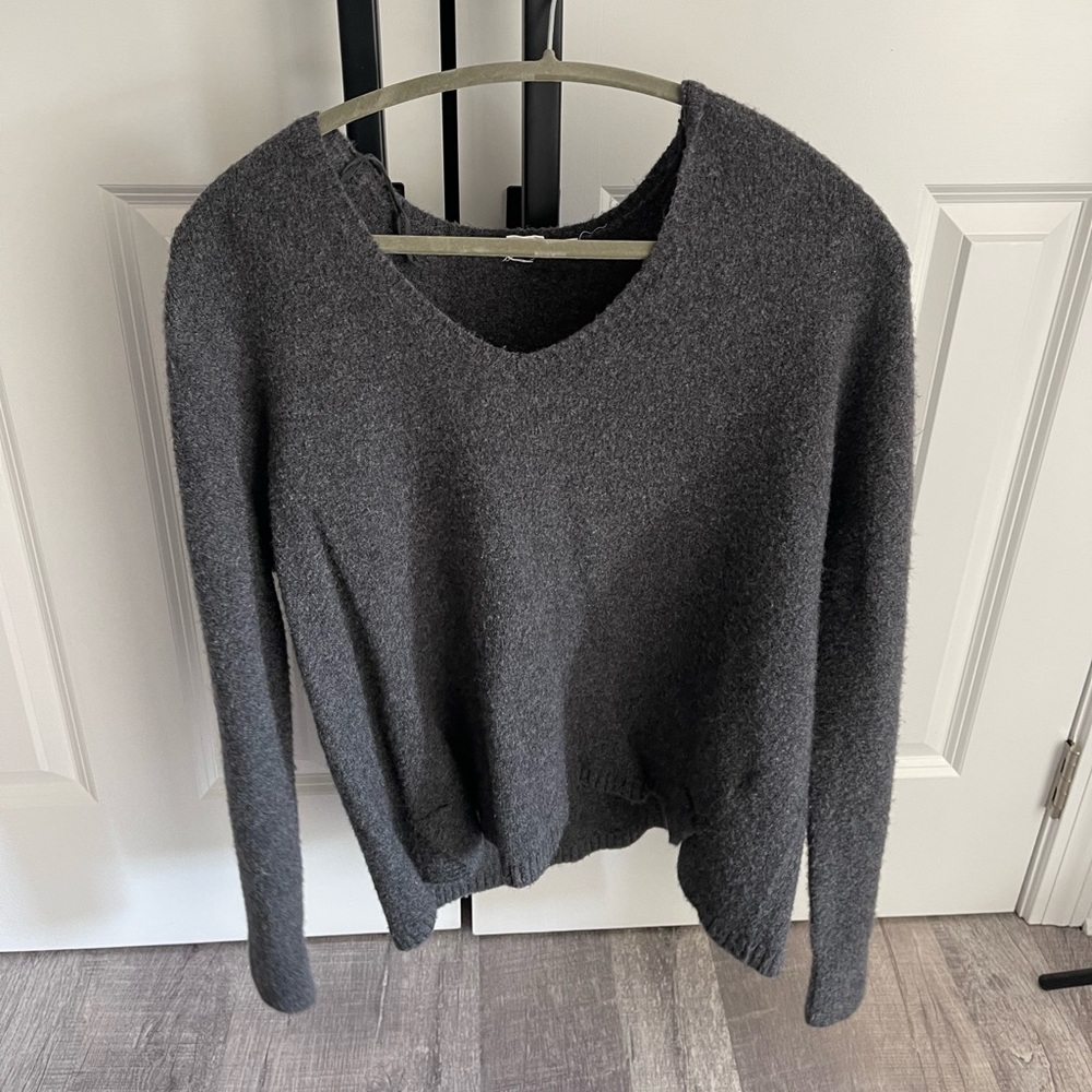 GAP Vneck sweater